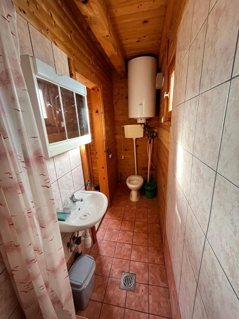 Almos Apartman Balatonfenyves Luaran gambar